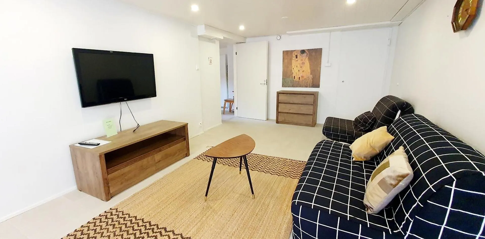 Two Room 54M2 Apt, Wifi, Free Parking, Terrace, Near Central Park Helsinki Finland
