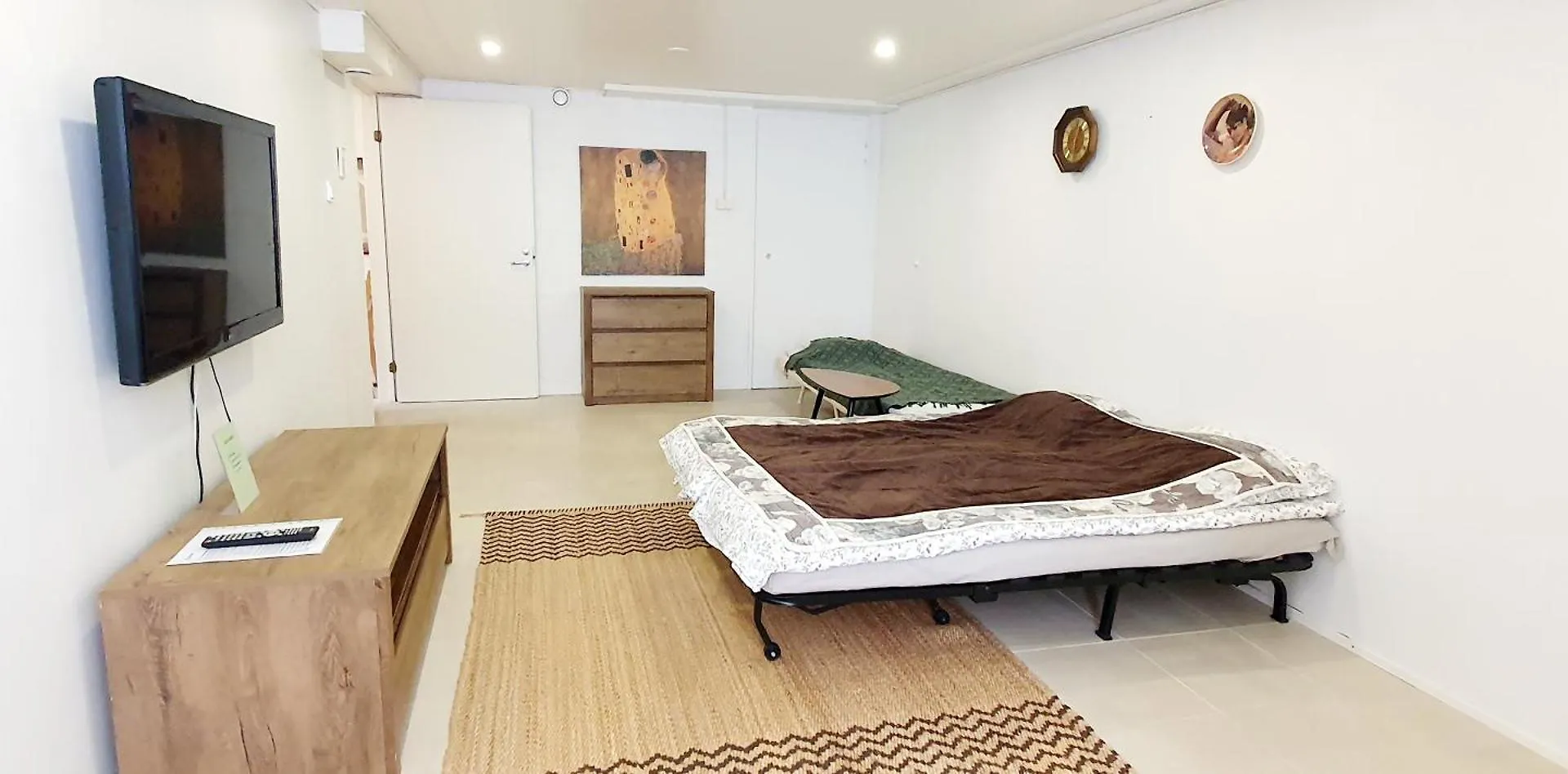 Two Room 54M2 Apt, Wifi, Free Parking, Terrace, Near Central Park Helsinki Apartment